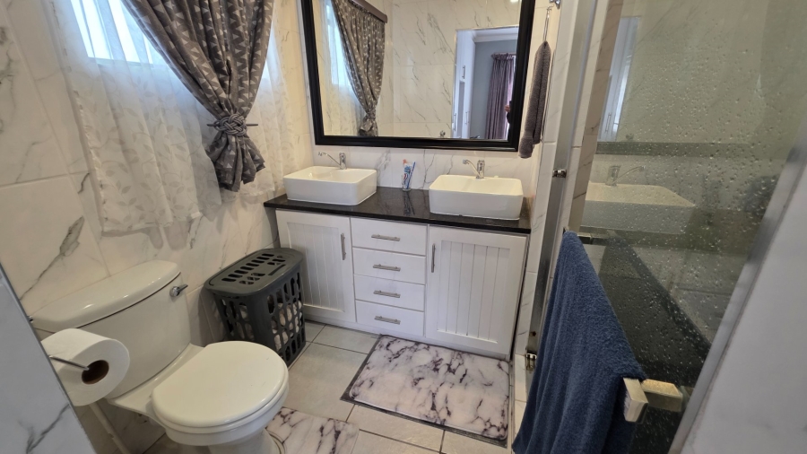 6 Bedroom Property for Sale in Dana Bay Western Cape